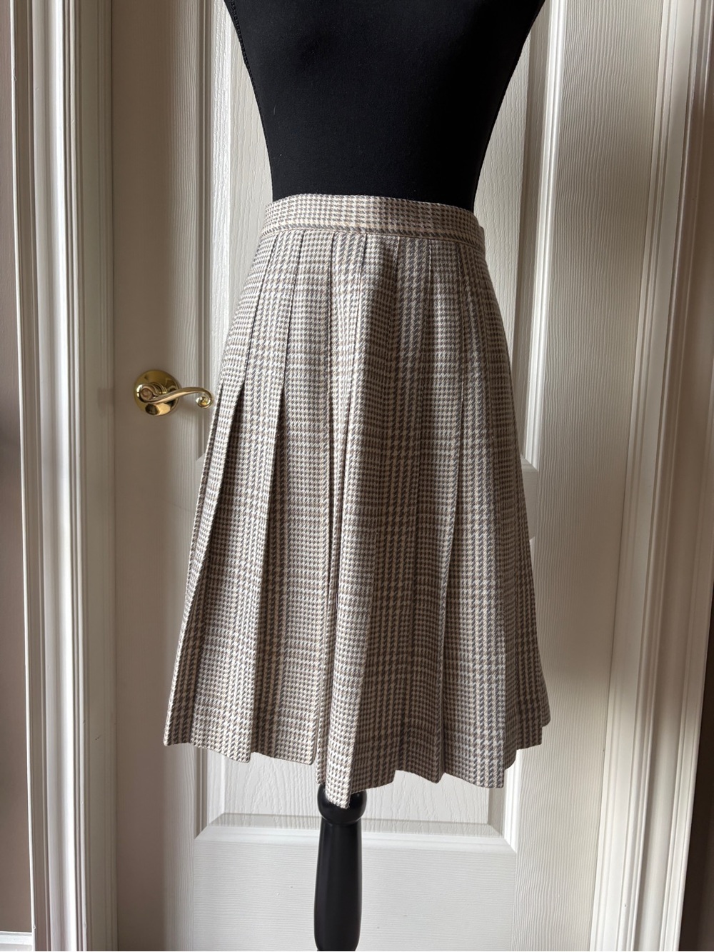 Talbots Pleated Houndstooth Midi Skirt in Beige